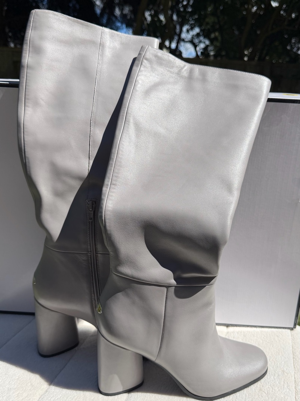 GUESS Light Gray Knee‑High Boots – Size 9M – Block Heel – Like New
